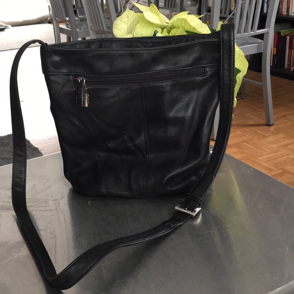 Tignanello Handbags - Tignanello/ Vintage / Leather/ Cross Body/